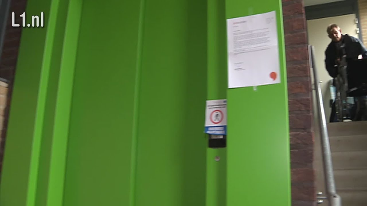 Video: Beschaamd ZOWonen belooft snelle reparatie lift Geleen (20 okt 2015)