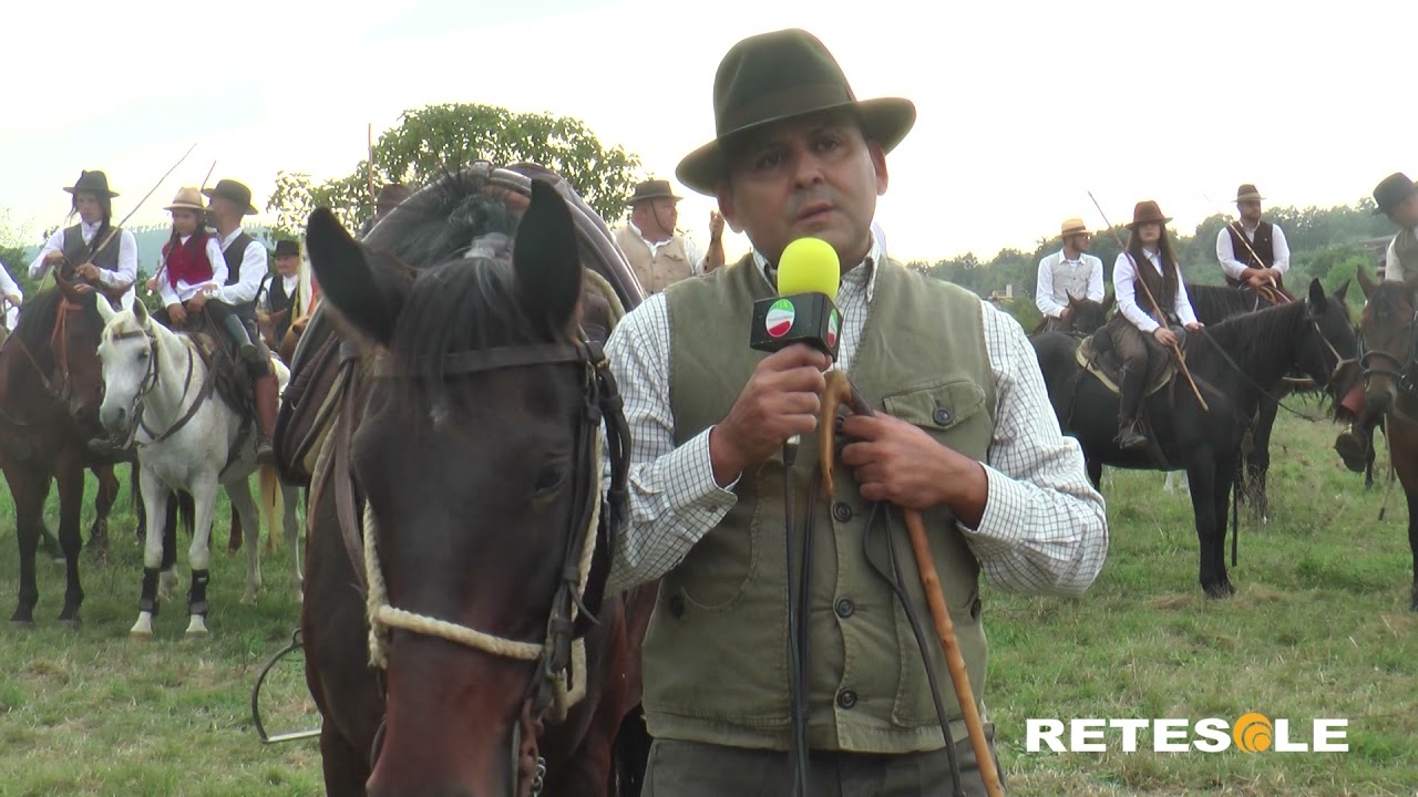 Cultura, a Vejano la sfilata in paese dei butteri a cavallo