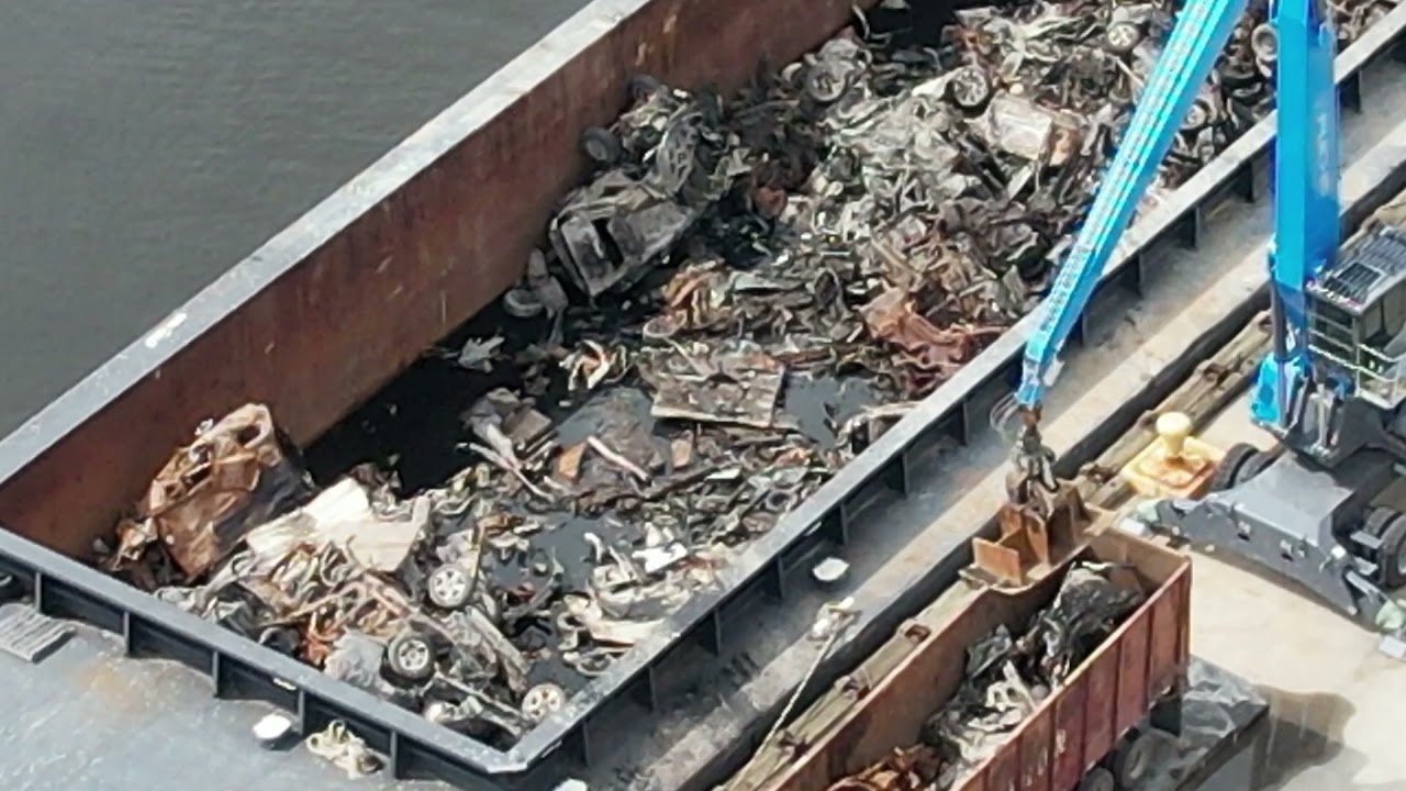 FUCHS 390 AT PORT OF BRUNSWICK