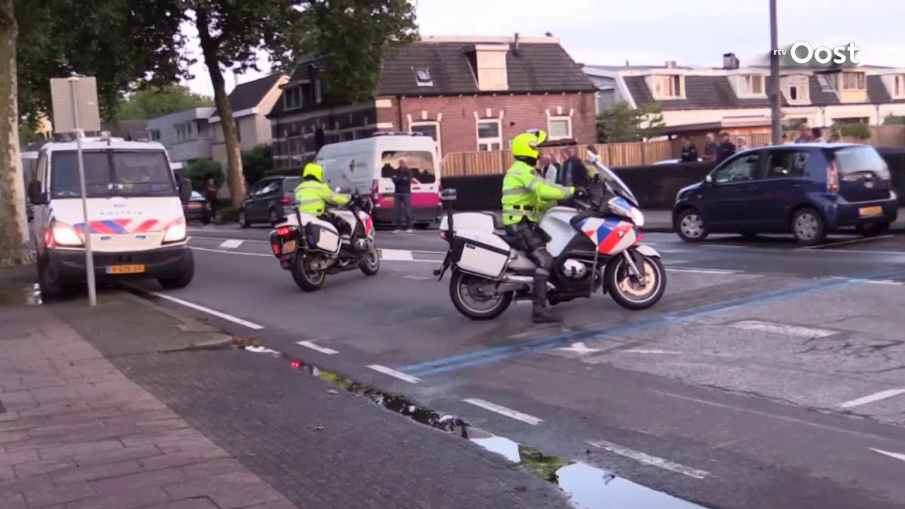Politie ontruimt café met Feyenoordsupporters in Nijverdal