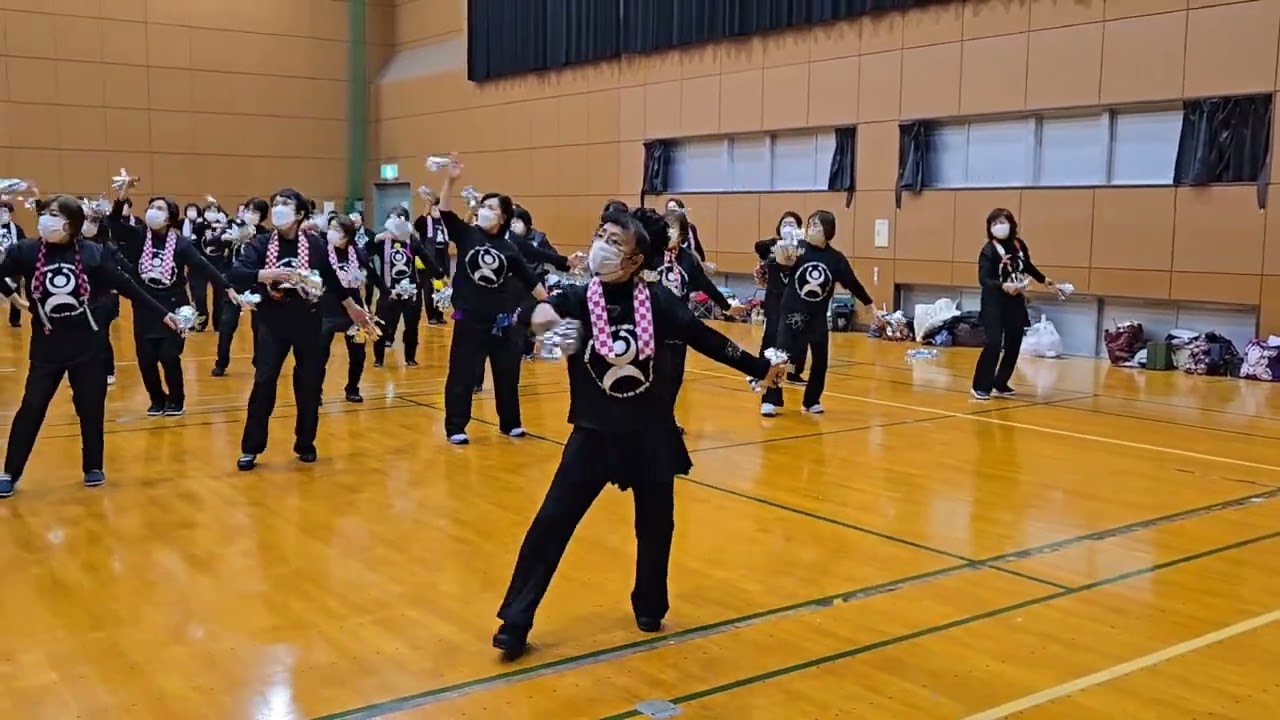 鬼怒川駅の広場で踊ります。歌は違いますが北空港です
