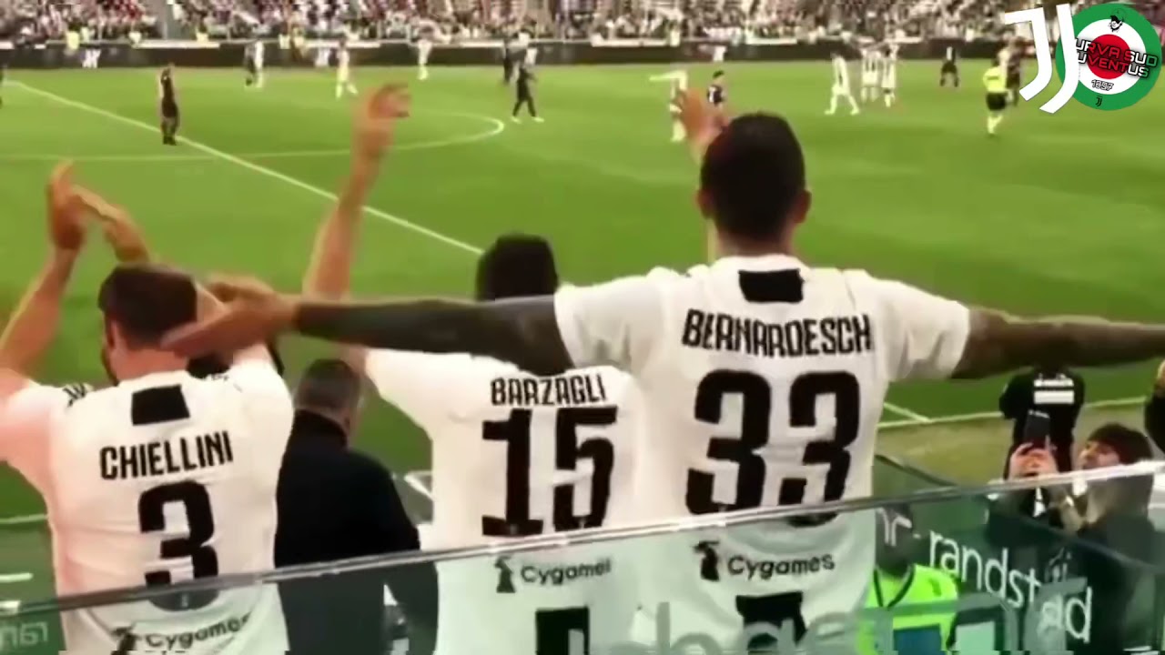 I giocatori della Juve cantano con la Curva Sud!