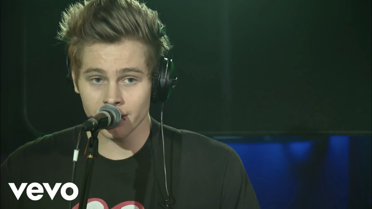 5 Seconds of Summer - I Miss You (Blink 182 cover in the Live Lounge)