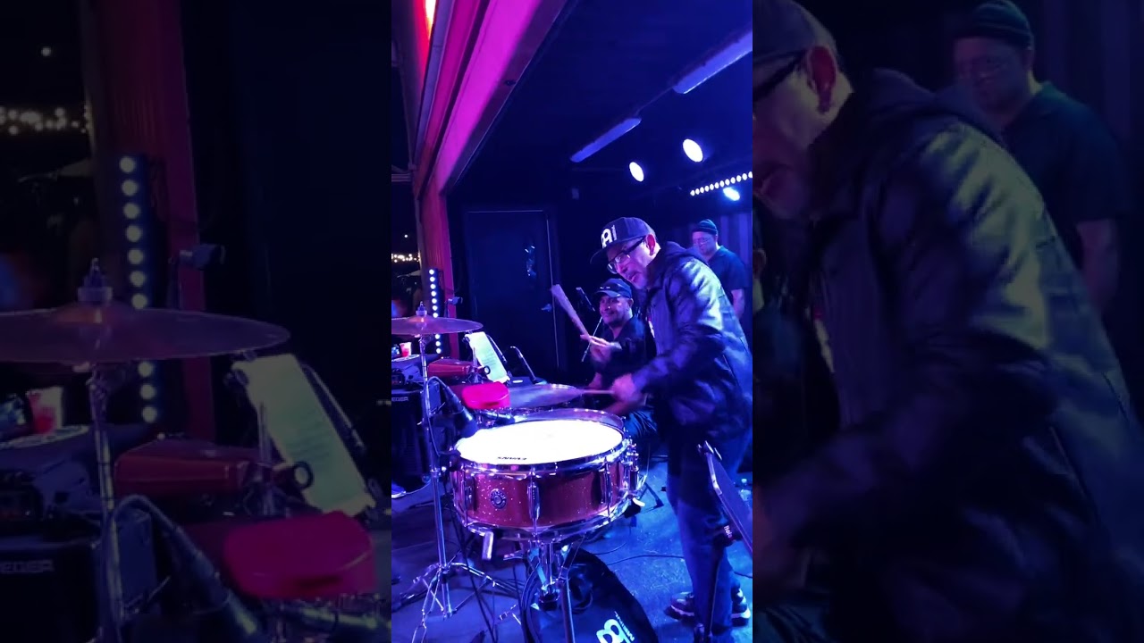 Dándole al Timbal. AGUANILE