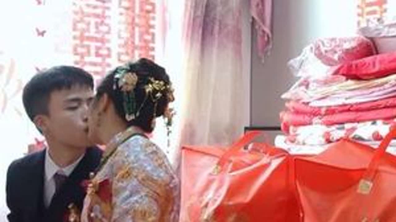 #婚礼跟拍这是我拍过婚礼接亲车辆最多的车队、以我的文凭根本数不过来，祝大家新年快乐，