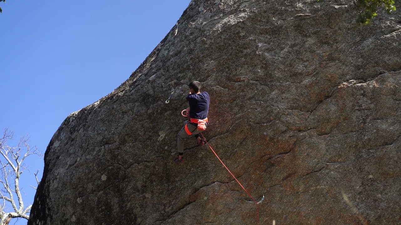 escalada castillo de bayuela "El más poderoso (7b) sector el redil