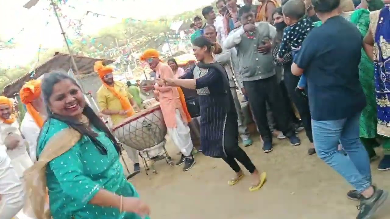 शर्म बहुत आ रही थी मुझे वहां पर 🫣🫣🫣हर कोई नाच रहा था मैं भी उनको देखकर नाचने लगी💃🕺👯#lalitakikahani💃💃