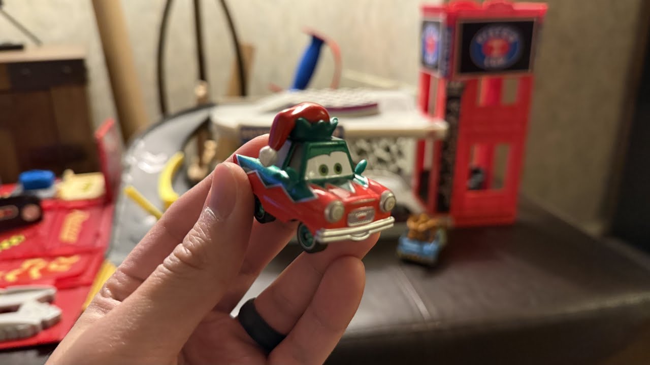 Mattel Disney Pixar Cars Wintertime Cruisers Clutch Kringle Diecast Vehicle