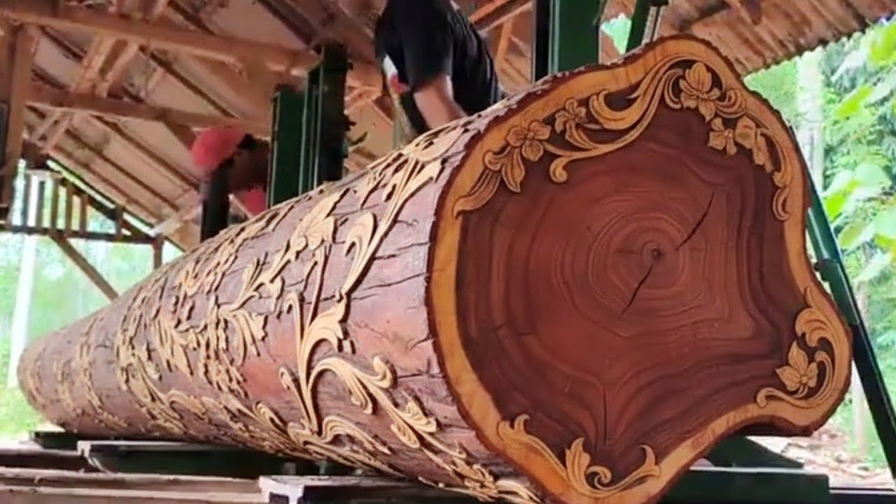 This is the most beautiful mahogany wood during sawing all kinds of wood in the sawmill.