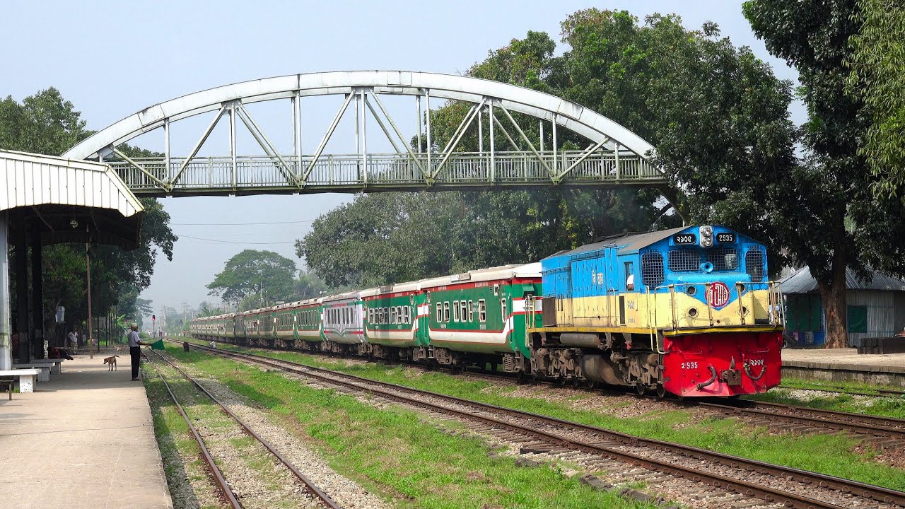 Mohanagar Provarti Express Train through passing Chinki Astana Railway Station || Bangladesh Railway