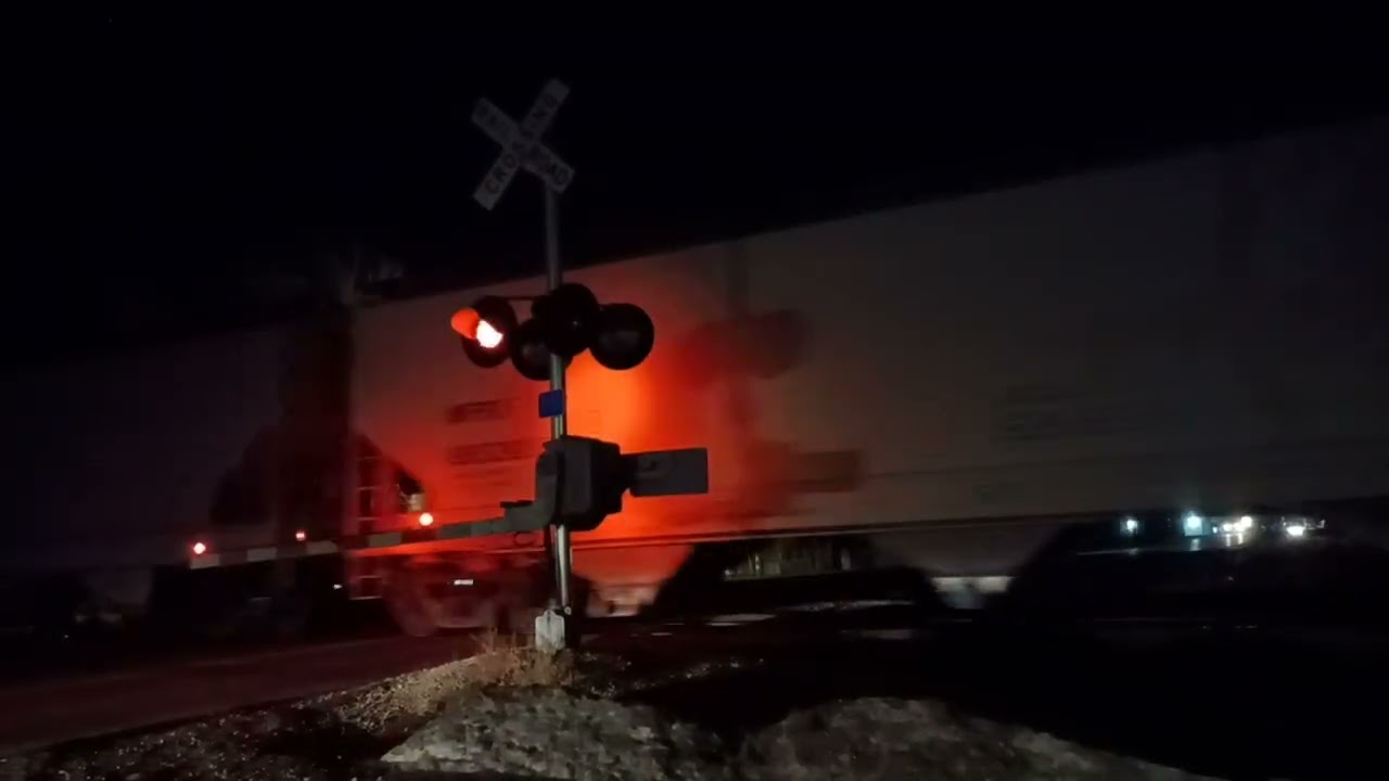 CSX 6026 East in Ottawa, IL 12/23/25