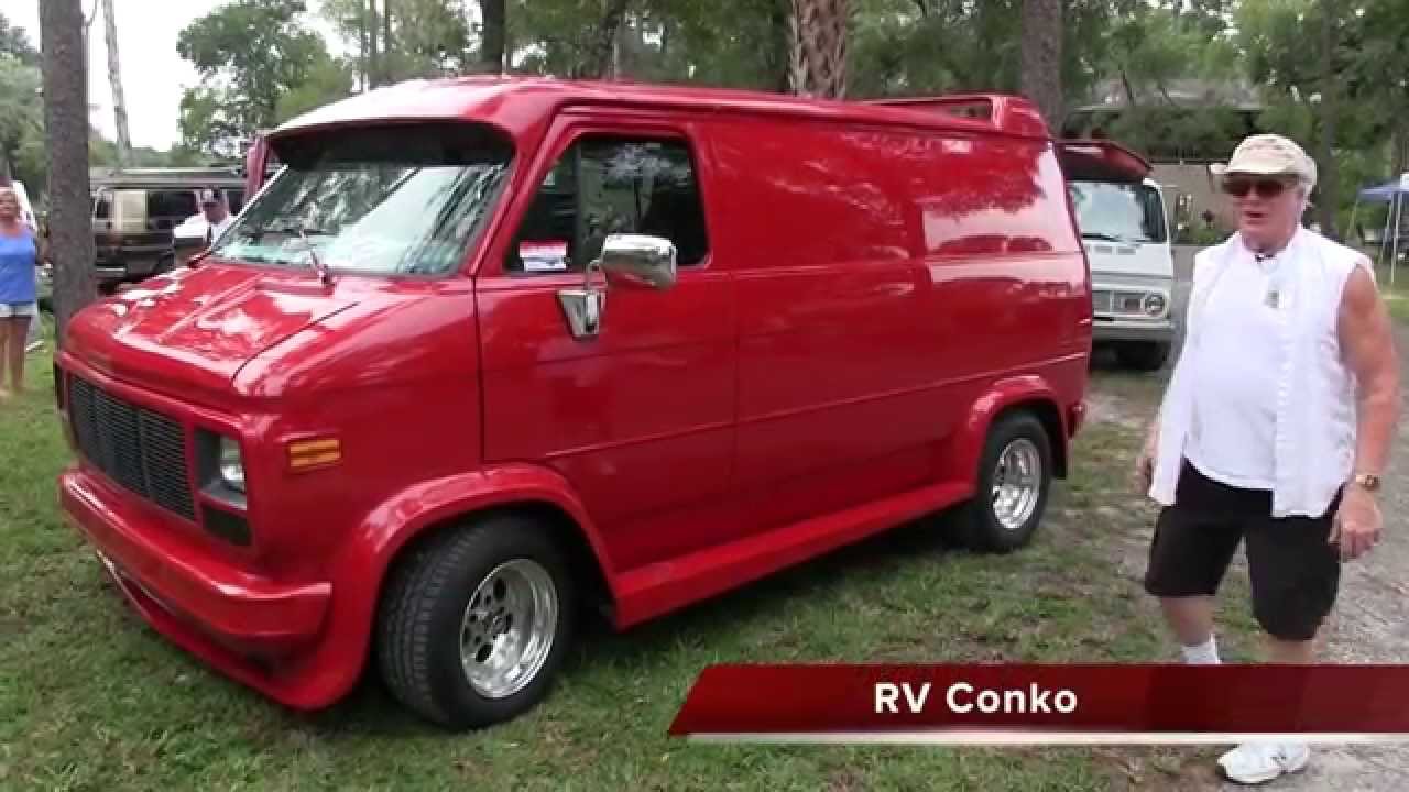 Кастомный фургон GMC 1995 года. «Леди в красном».