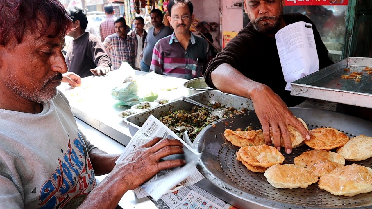 Expert Chacha & His Team - It's a Breakfast Time in Lucknow - Street Food India