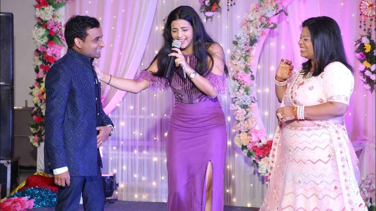 Anchor Varsha hosting sangeet ceremony | leg pulling of couples at event