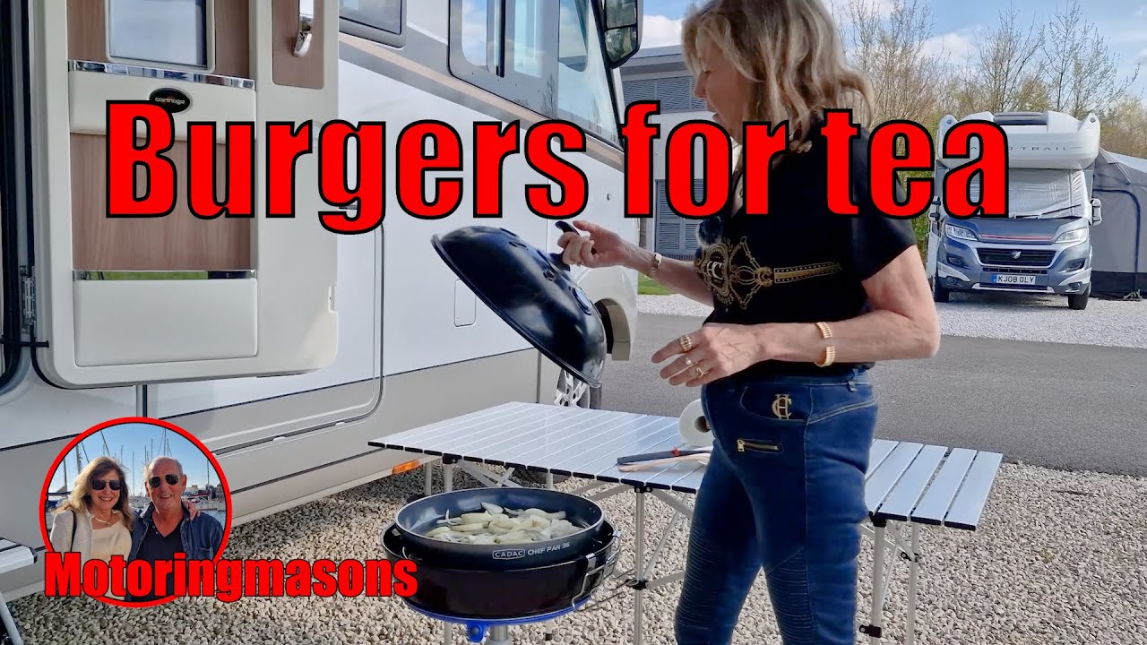 Carthago motorhome, Burgers for tea