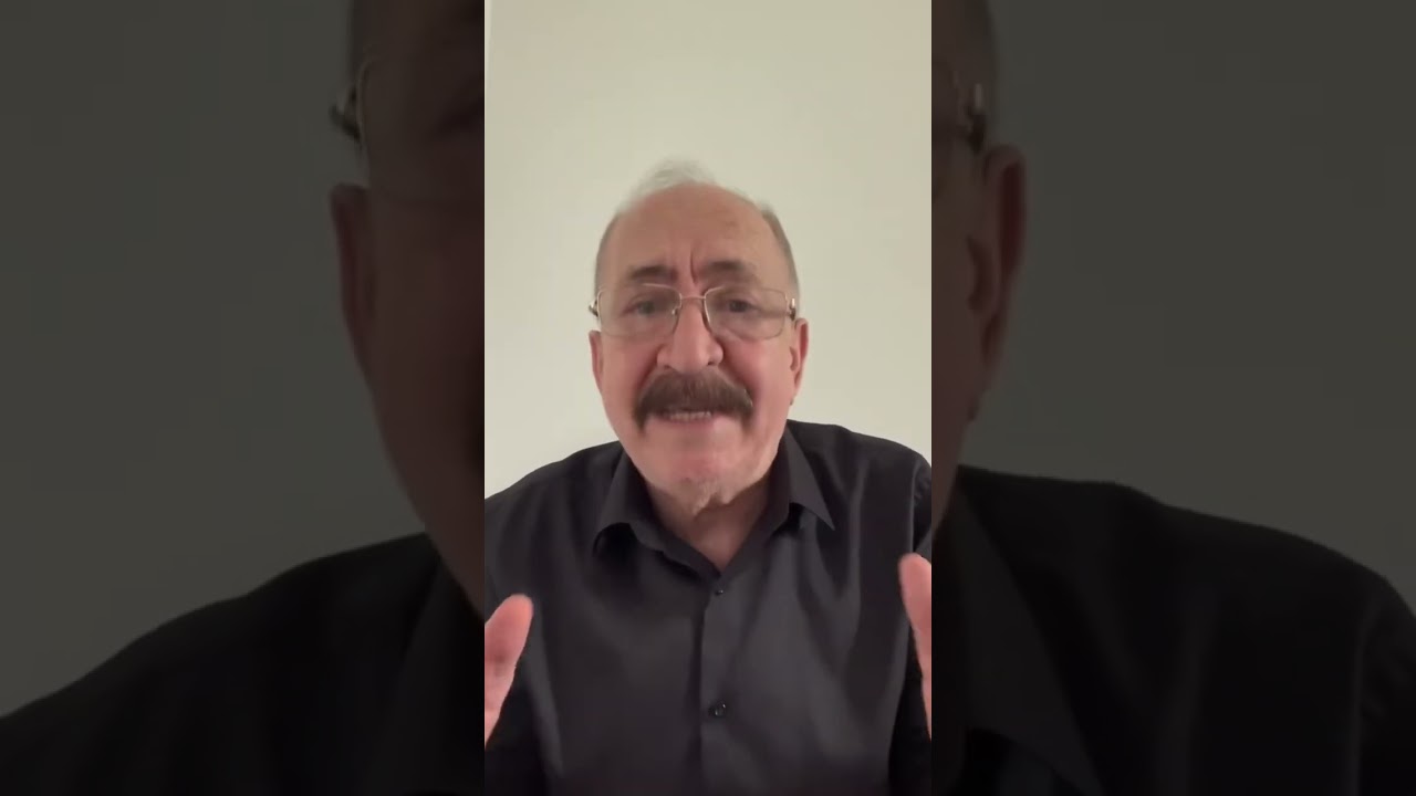  الفنان بشار اسماعيل معصب ليش لعنوا روح حافظ بالمعرض والدول كلها كرهانة السوري وبدها ترحلهم هيك قال 