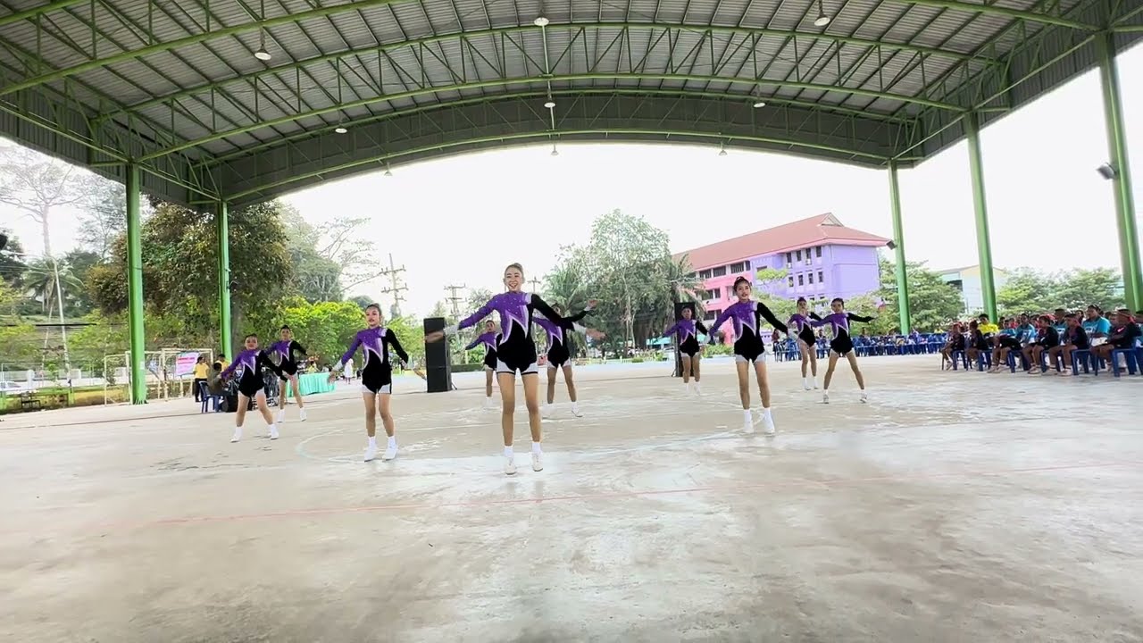 รองชนะเลิศ อันดับ 2 เหรียญทอง การแข่งขันเต้นแอโรบิก ศิลปหัตถกรรม ครั้งที่ 72 โรงเรียนบ้านห้วยพุน
