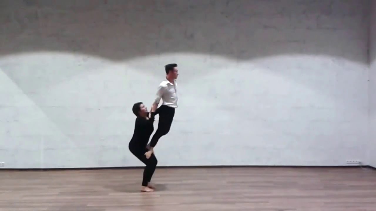 AcroYoga Arty Jam - Acroyoga Performance Anton and Maria