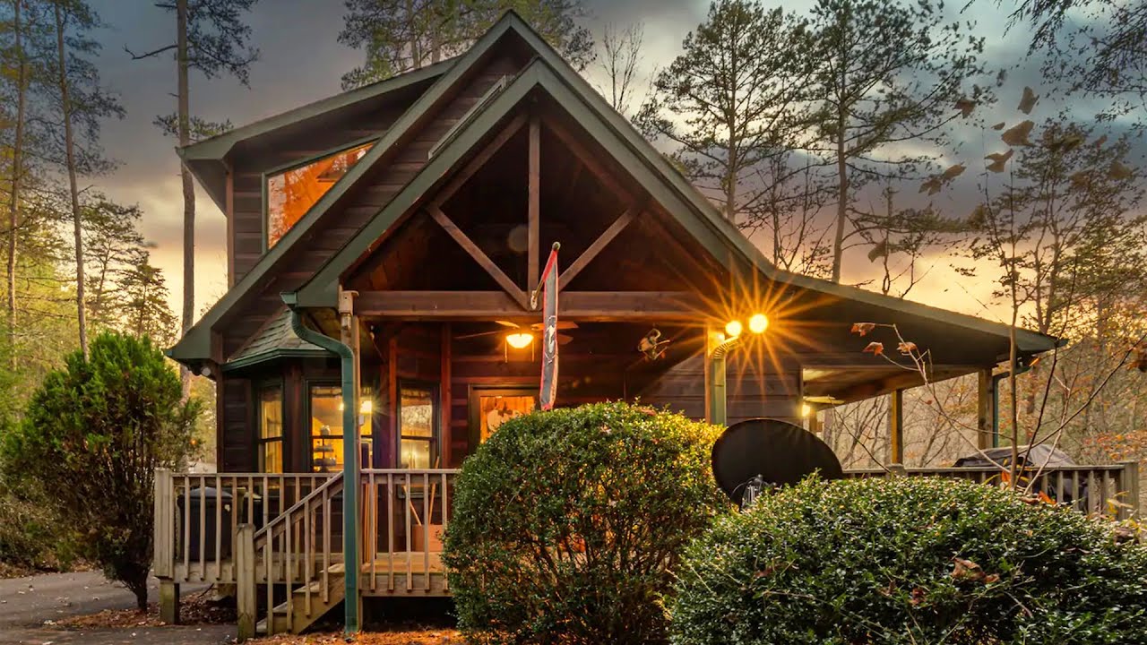Rustic Cozy Grateful Shade Cabin with Plenty of Room for Everyone on Fightingtown Creek