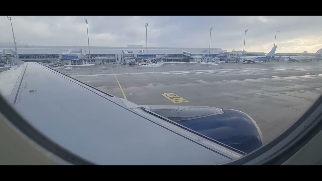Take off Tarom Airbus A318 from Munich (MUC) to Bucharest in January 2022