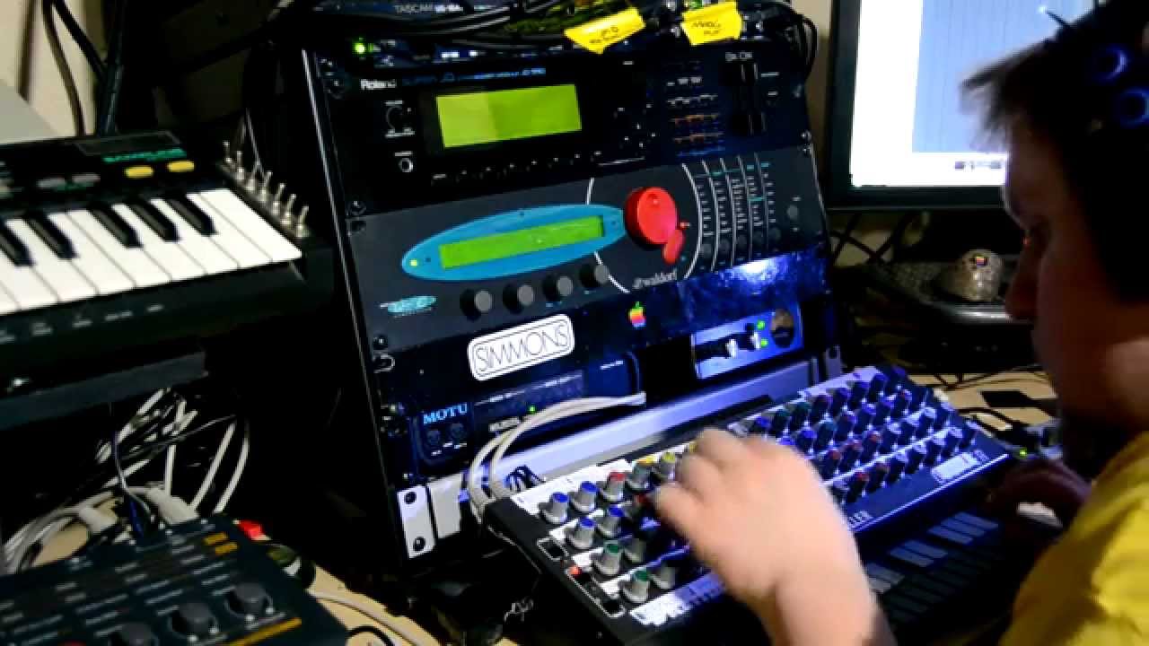 Waldorf Microwave II + Doepfer Drehbank: Experimental Sound.