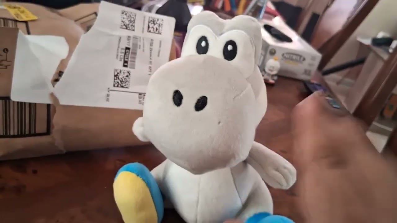 White yoshi plush unboxing 