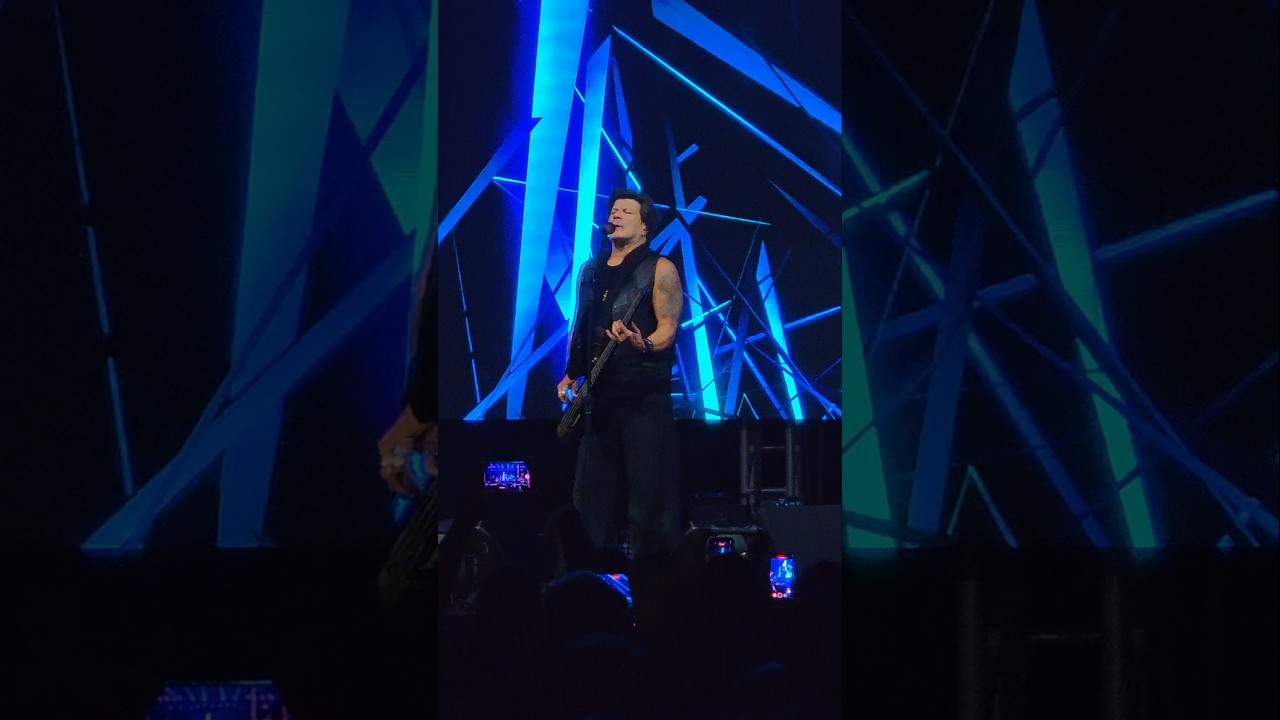 Paulo Ricardo canta "Alvorada Voraz" no show da Turnê XL 40 Anos em Uberlândia-MG.