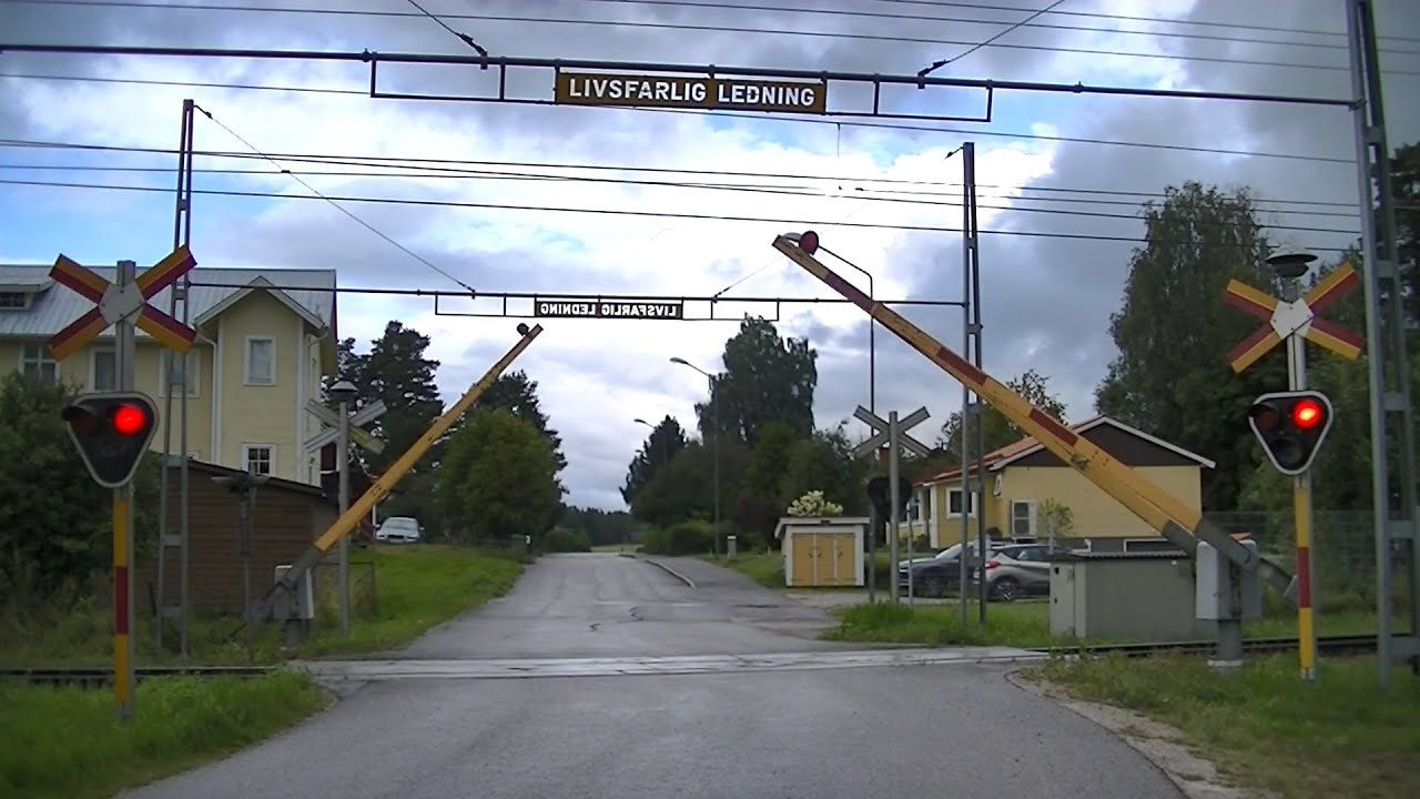 Spoorwegovergang Arbrå (S) // Railroad crossing // Järnvägsövergång