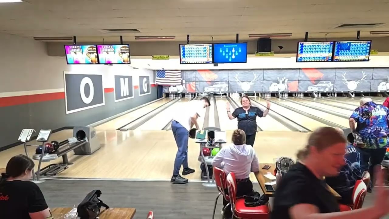 Highlight 3:03:46 - 3:08:46 from Tuesday Crazy 8's DILLIGAF vs Top Notch SW #bowling