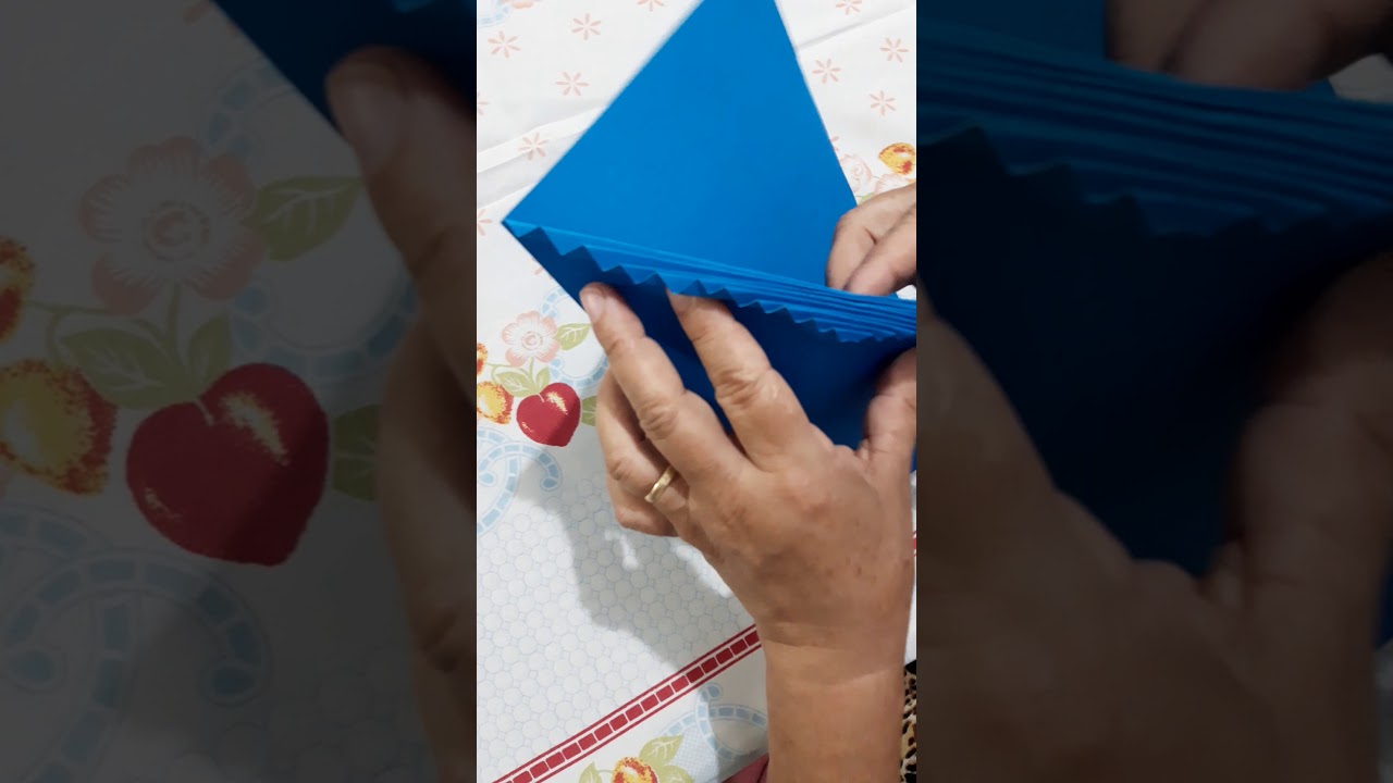 Dobradura em papel carmem para revista