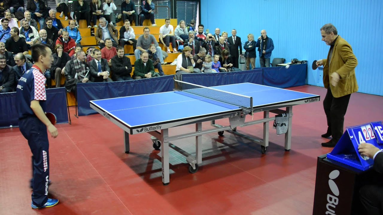 Gradonačelnik igra stolni tenis s hrvatskim  stolnoteniskim reprezentativcem Tan Ruiwuom