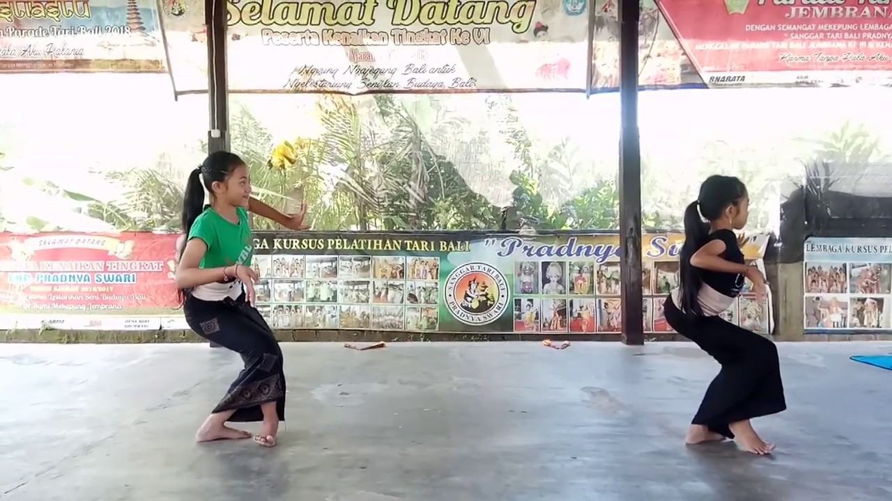 Tari Condong dari belakang