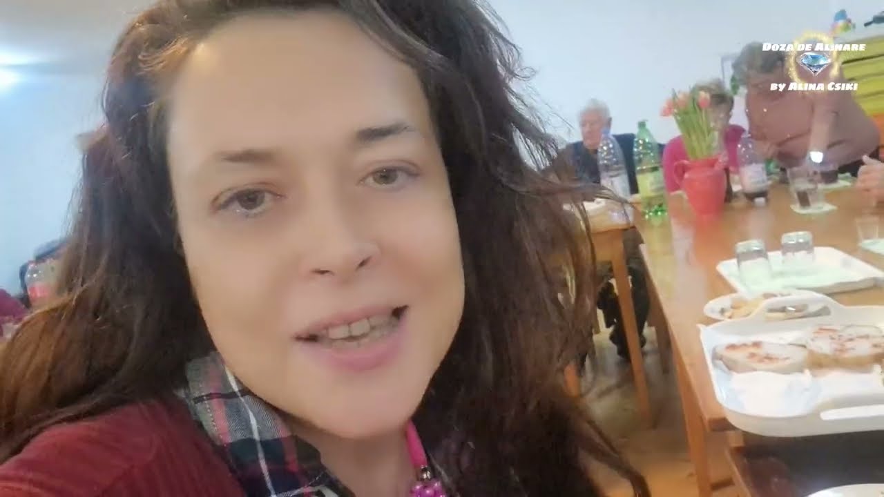 Asa se distreaza maghiarii! Cu paine cu unsoare, jumari cu ceapa si palincuta, cantand muzica buna!