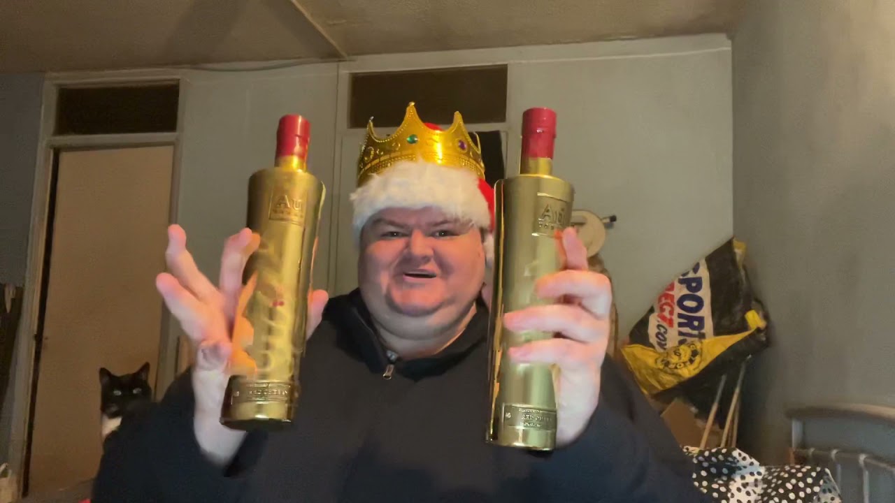 KING IAN OPENING HIS BIRTHDAY CARDS & GIFTS