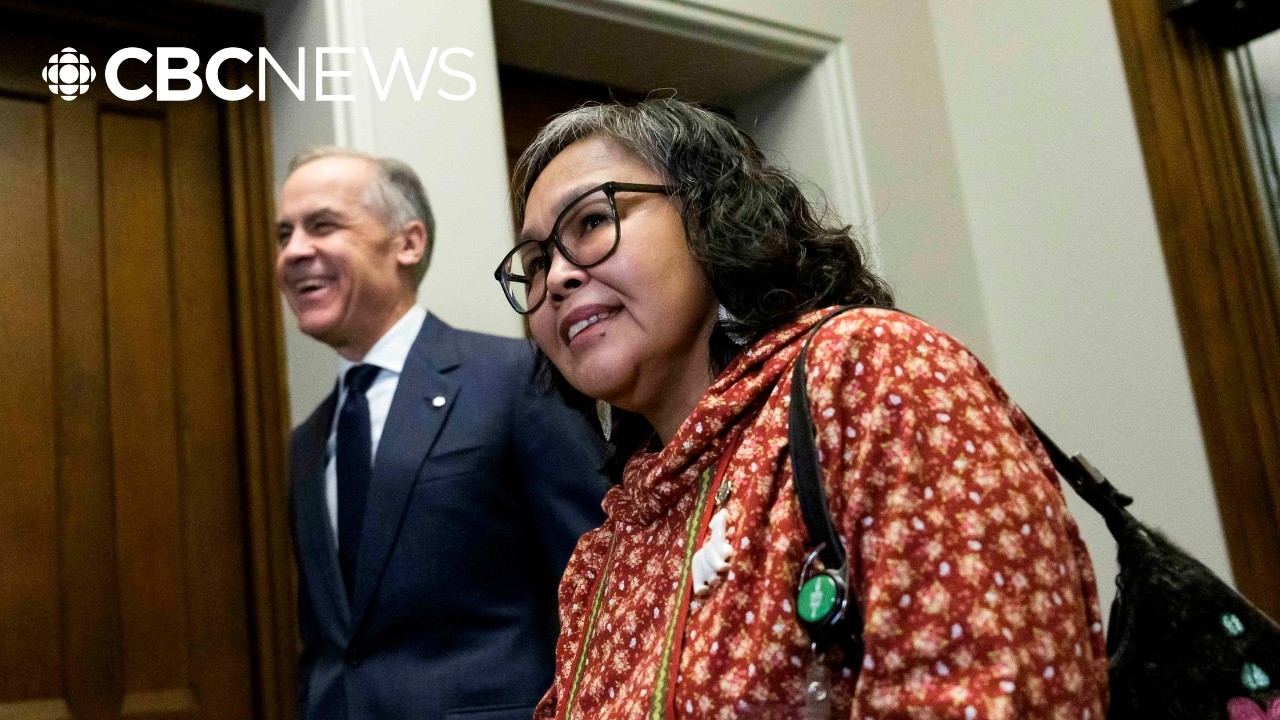 Nunavut MP Lori Idlout crosses floor to Liberals