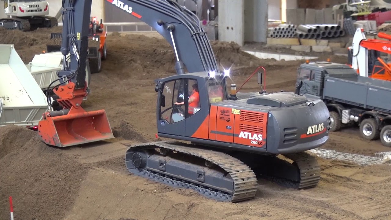 Atlas LC 260 Excavator works on dike construction