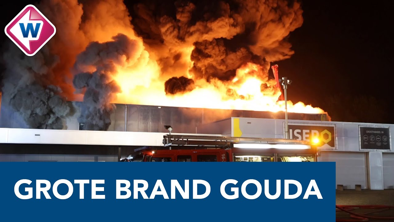 Grote brand bij ijzerwarenbedrijf: 'Ik hoop dat het pand herbouwd kan worden' - OMROEP WEST