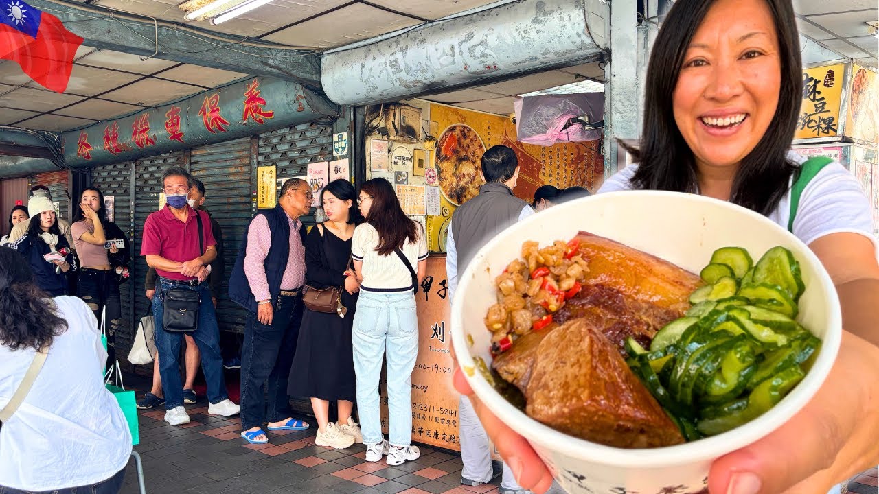 Where Locals Queue For Food In Taipei, Taiwan...