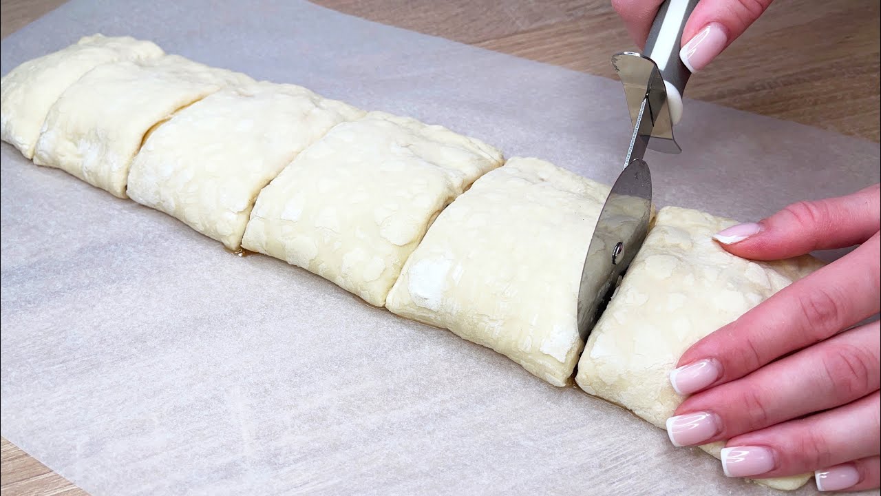 Слоеное тесто. С 1 яблоком и за 5 минут вы приготовите легкий и вкусный штрудель!