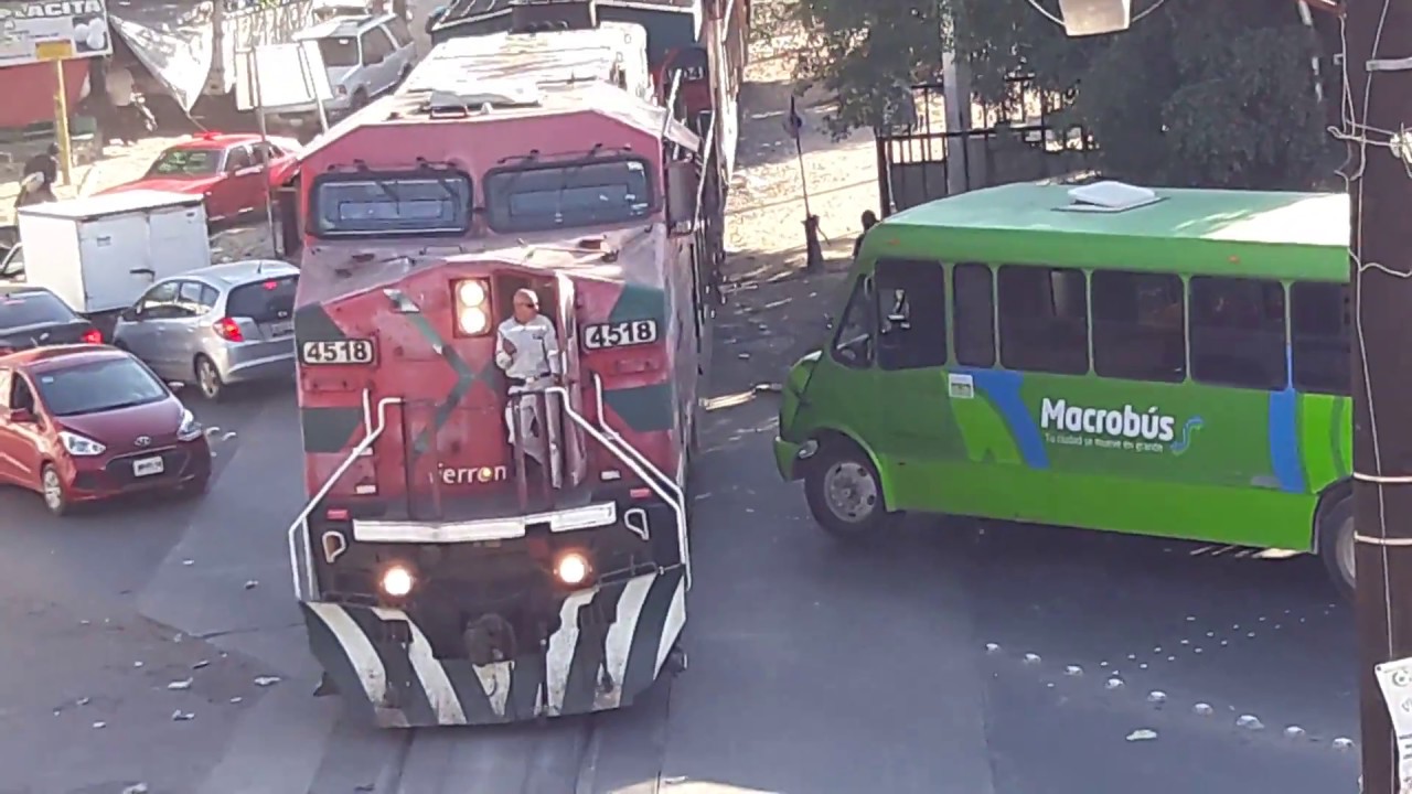 VW Bora desafiando al Tren! Las Juntas Jalisco