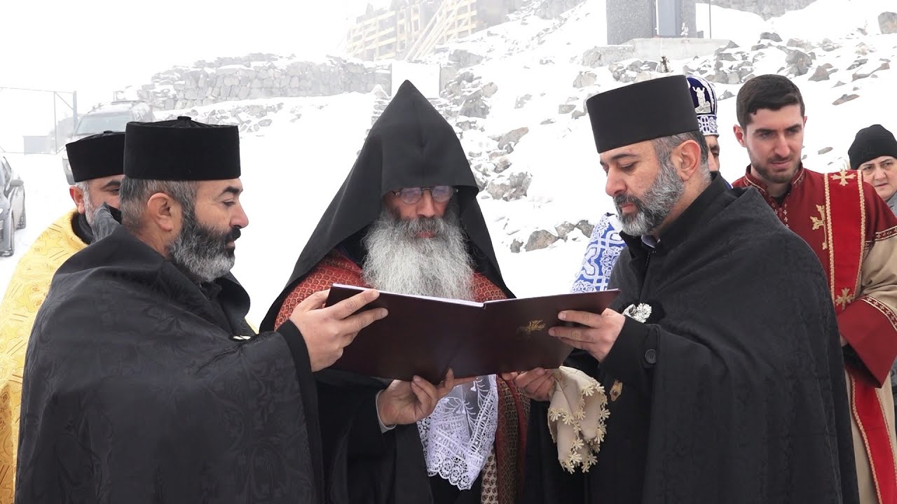 Սուրբ Սարգսյի տոնի առիթով Ուշիի սրբատեղի է բերվել Սուրբ Սարգիս Զորավարի Մասունքարանը