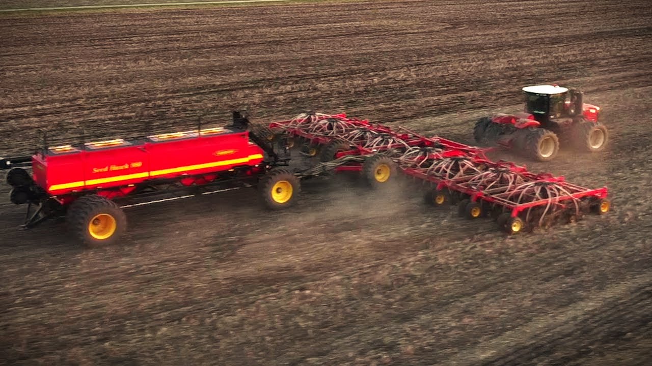 Vaderstad 80' Seed Hawk air seeder.  Planting in Canada 2022 with Versatile Tractor