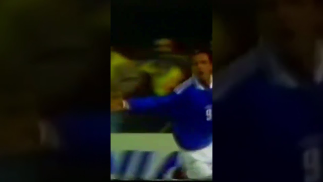 Dragan Piksi Stojkovic showing his class for Yugoslavia #football #serbia #Worldcup