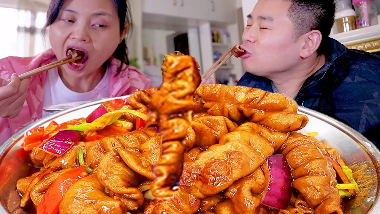 Старшая сестра принесла к двери 12 фунтов тушеных жирных кишок!