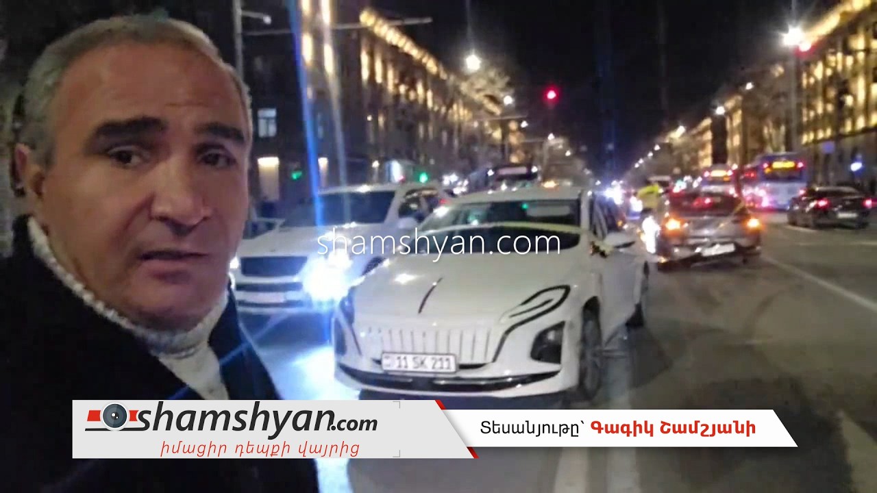 Երևանում Hongqi-ն վրաերթի է ենթարկել հետիոտնին, ապա բախվել լուսացույցի տակ կայանված Honda-ին
