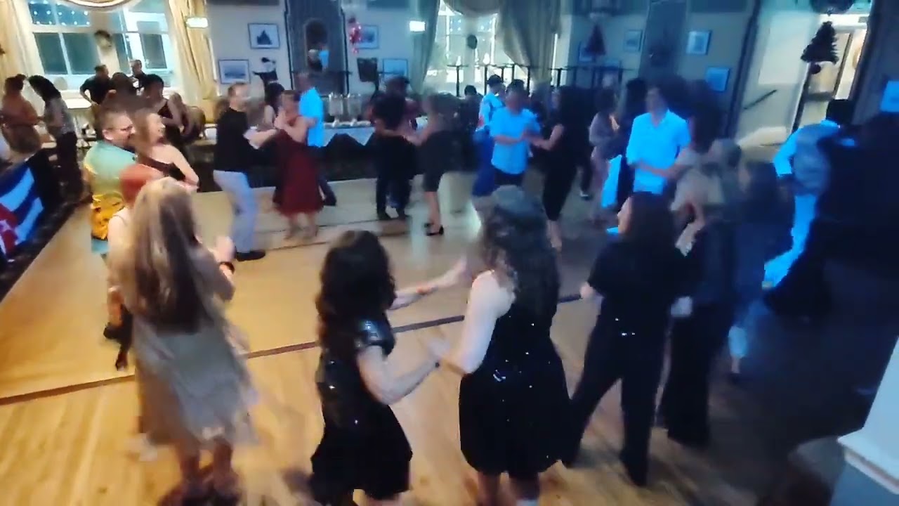 Hilariously the live band cues the rueda