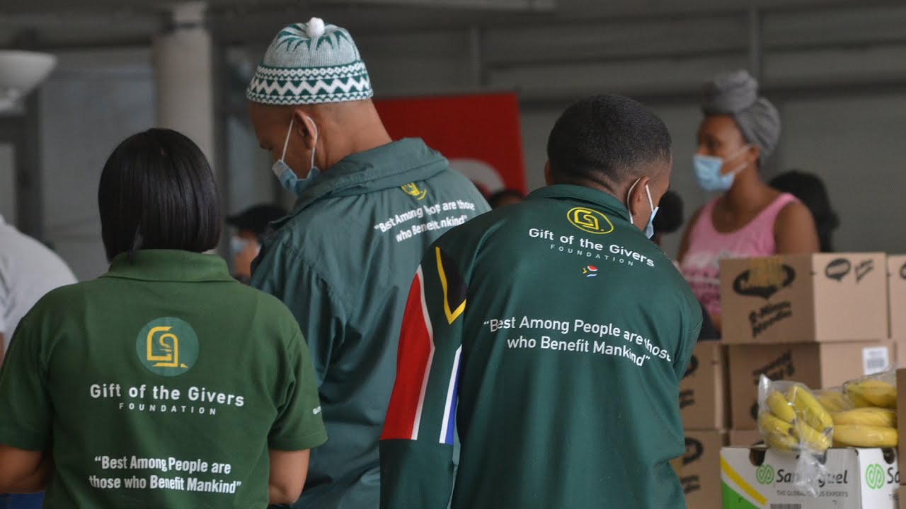 Gift of the Givers support UCT students affected by campus fire