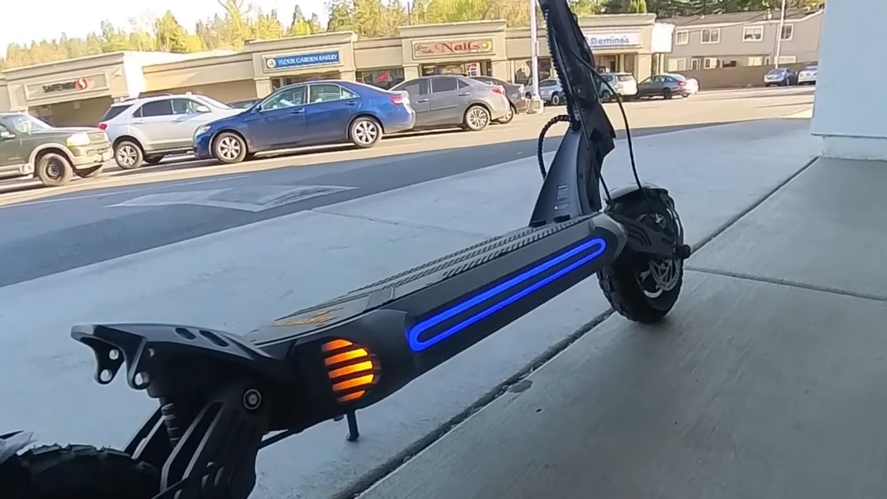 Grab this scooter before they change the price!  Ausom SR1