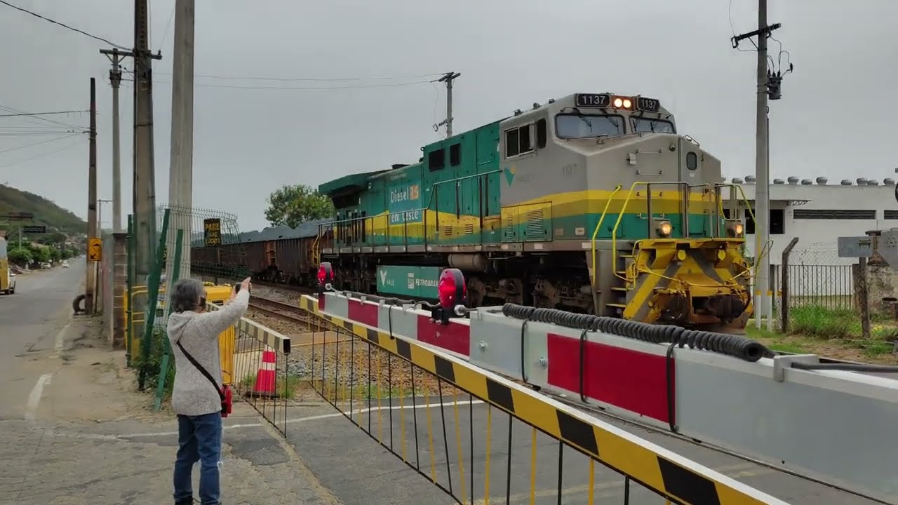 Min&eacute;rio carregado da Vale em Aimor&eacute;s, MG.