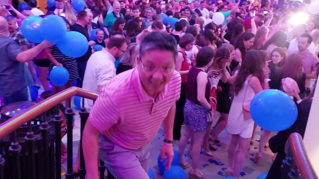 8000 drop balloons for sail away celebration